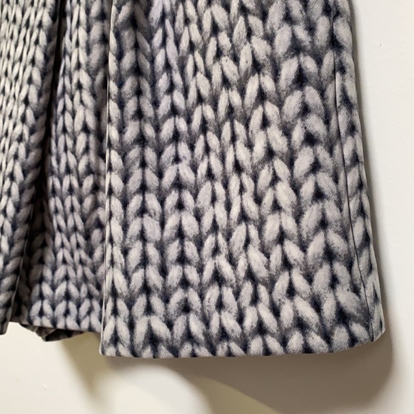 ⚡️3/$25 ⚡️ BANANA REPUBLIC print shorts - Picture 2 of 4